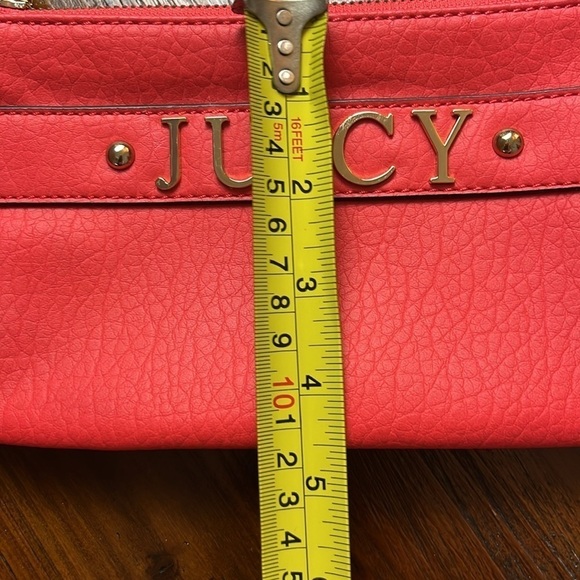NWOT JUICY COUTURE CORAL VEGAN LEATHER WRISTLET - Picture 6 of 12